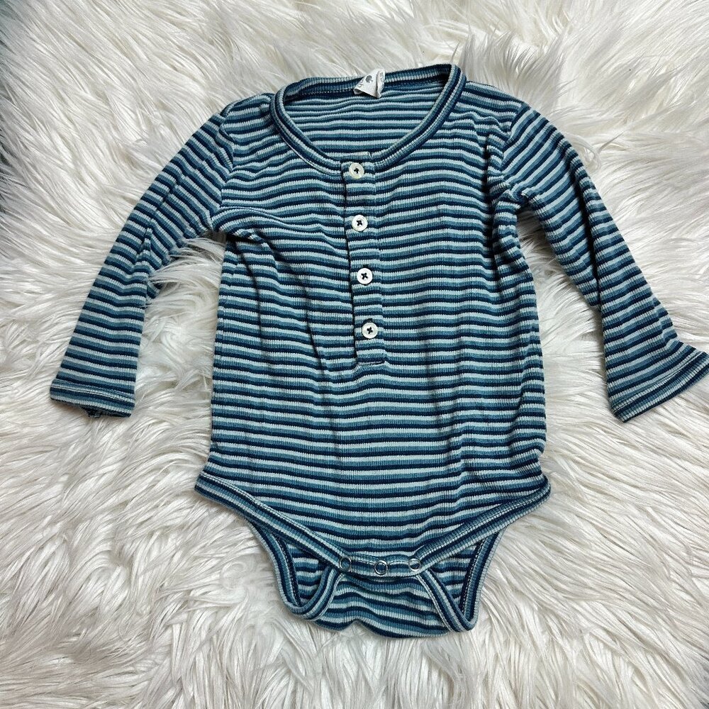 Kate Quinn blue striped ribbed bodysuit size 12-18 months // 3465